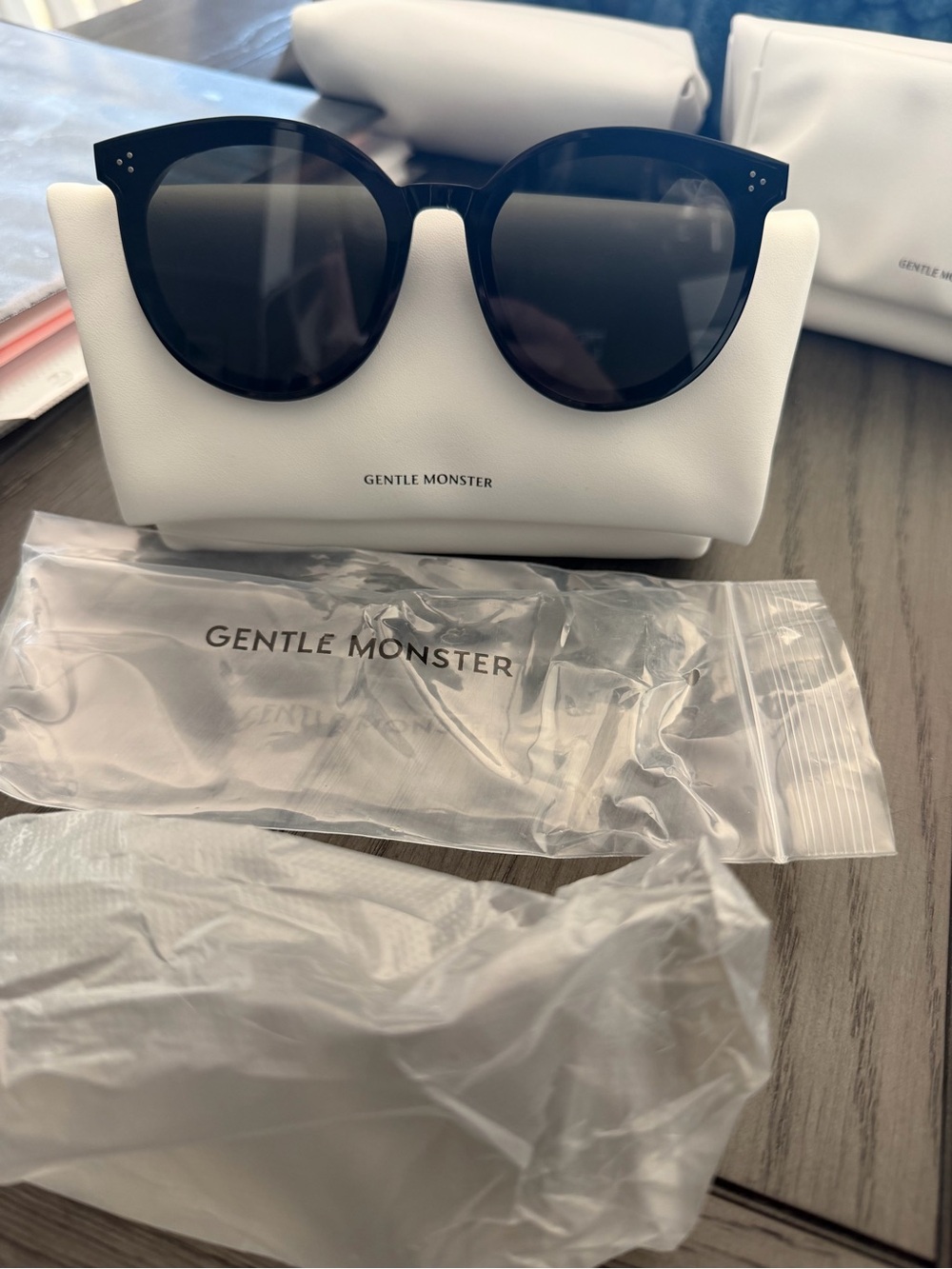 GENTLE MONSTER Black Round Sunglasses with Subtle Cat-Eye Frame